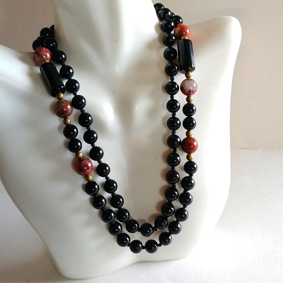 VINTAGE CHINESE BLACK ONYX RED JASPER NATURAL STONES NECKLACE 30" KNOTS - Picture 5 of 7